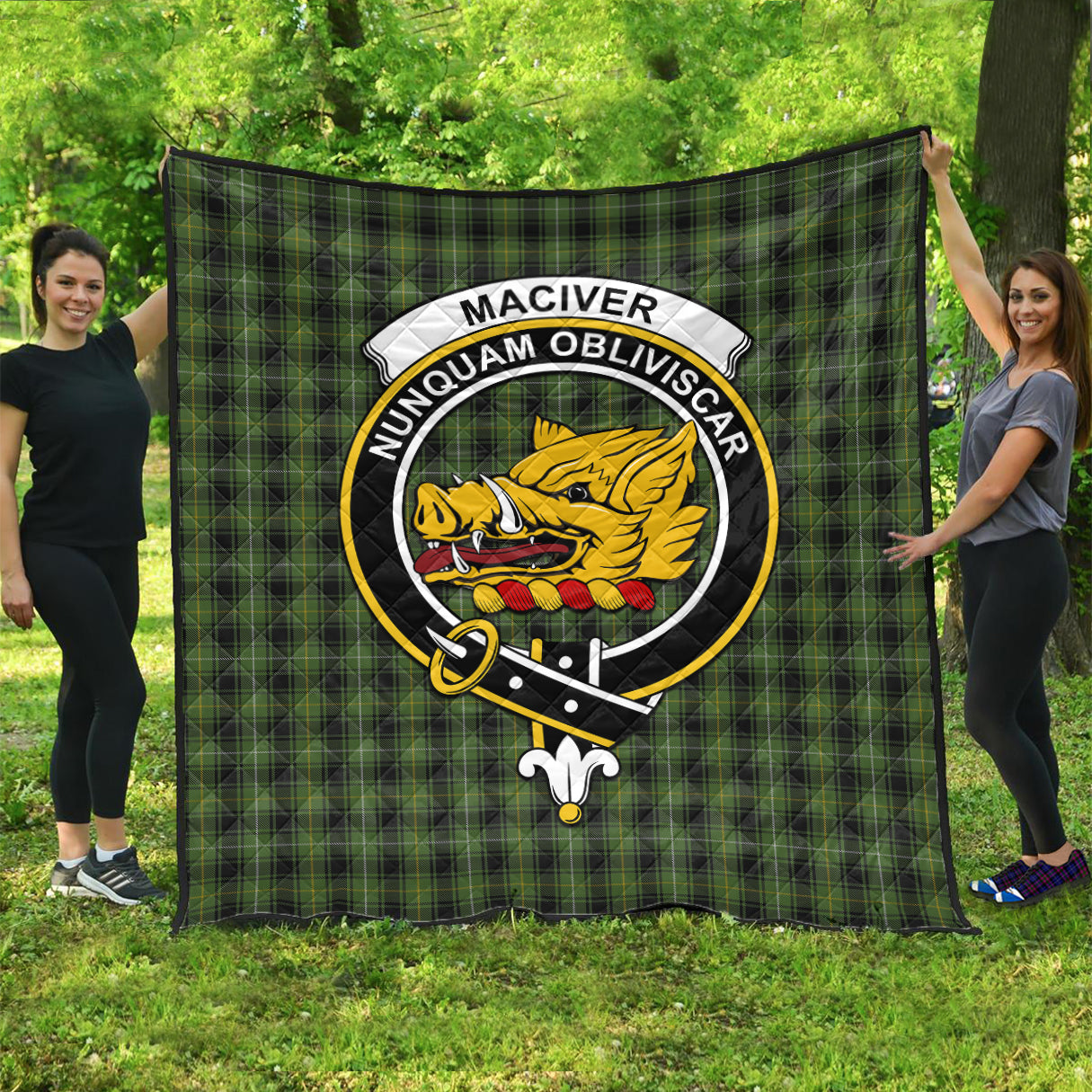 maciver-hunting-tartan-quilt-with-family-crest