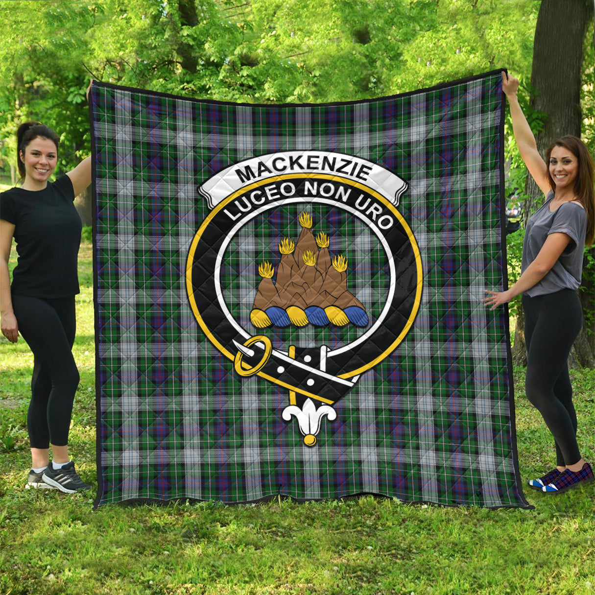 mackenzie-dress-tartan-quilt-with-family-crest