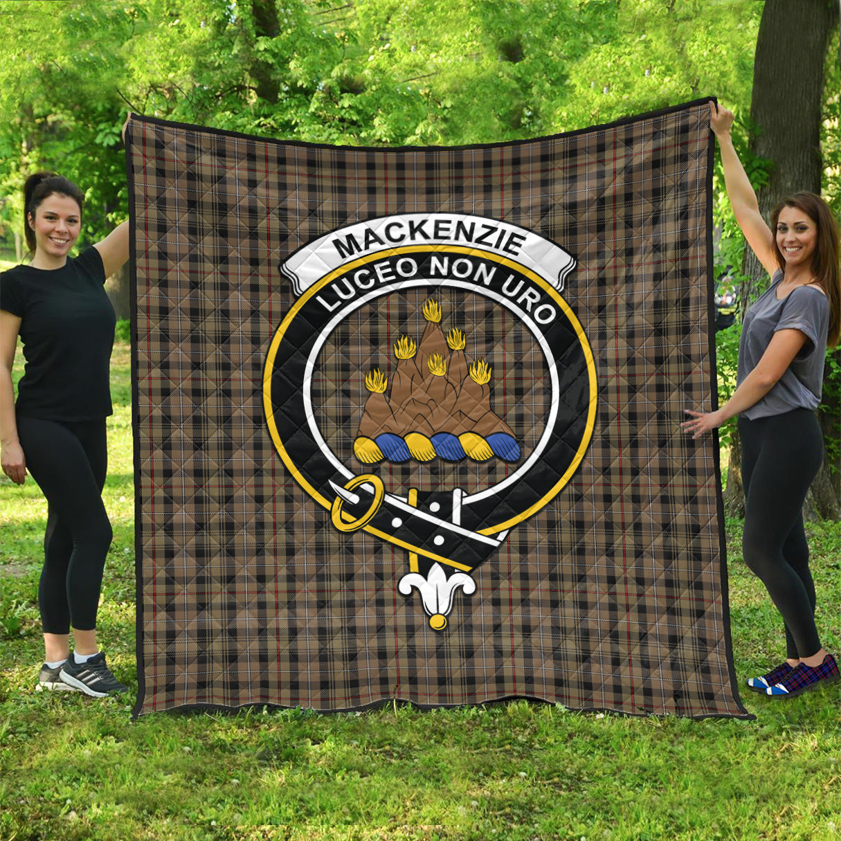 mackenzie-hunting-tartan-quilt-with-family-crest