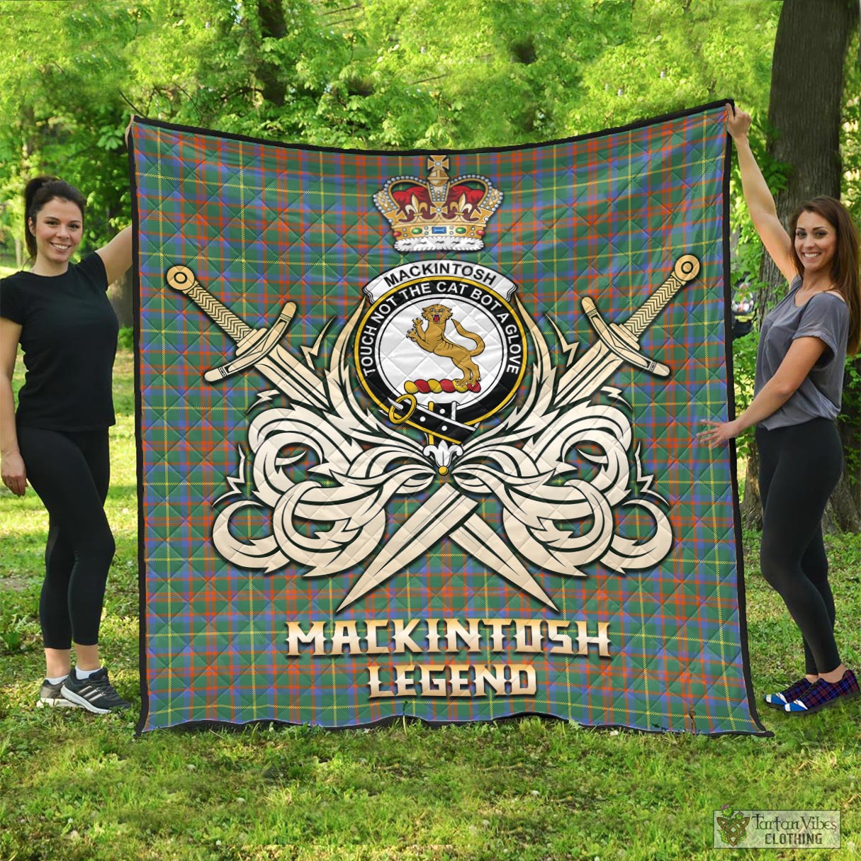 Tartan Vibes Clothing MacKintosh Hunting Ancient Tartan Quilt with Clan Crest and the Golden Sword of Courageous Legacy