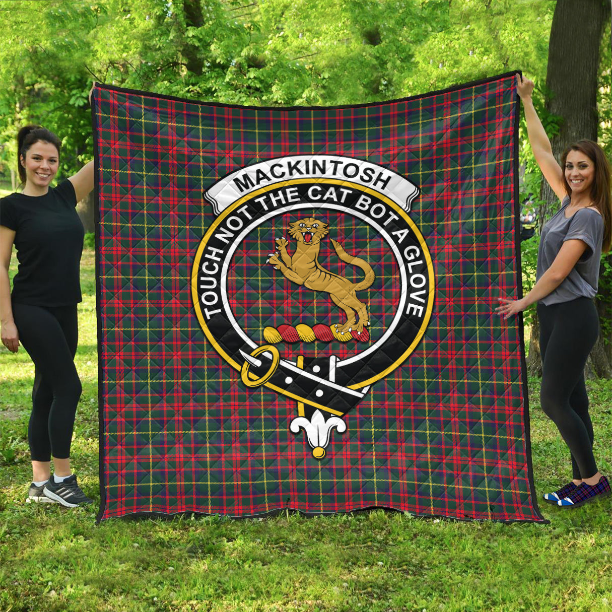 mackintosh-hunting-modern-tartan-quilt-with-family-crest