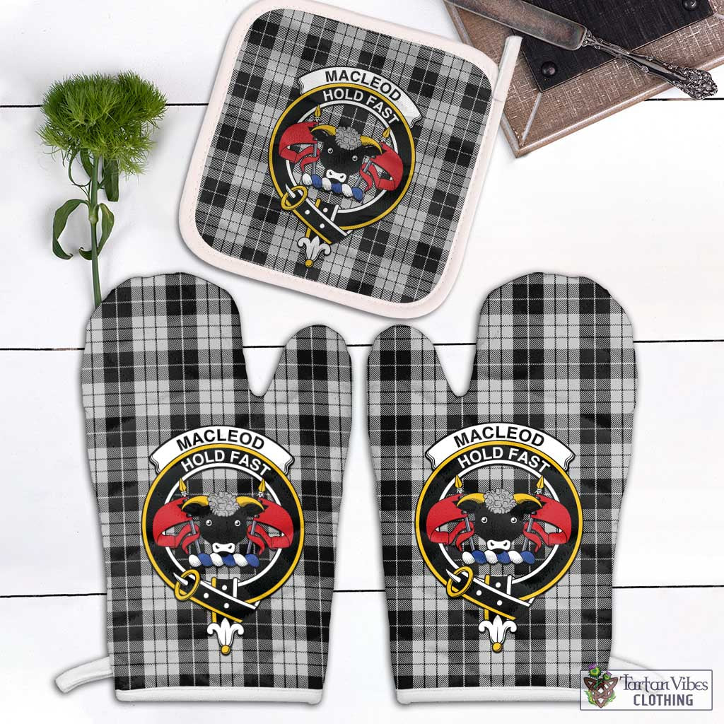 Tartan Vibes Clothing MacLeod Black and White Tartan Combo Oven Mitt & Pot-Holder with Family Crest