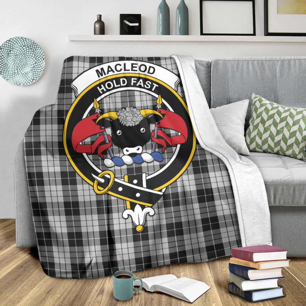 macleod-black-and-white-tartab-blanket-with-family-crest