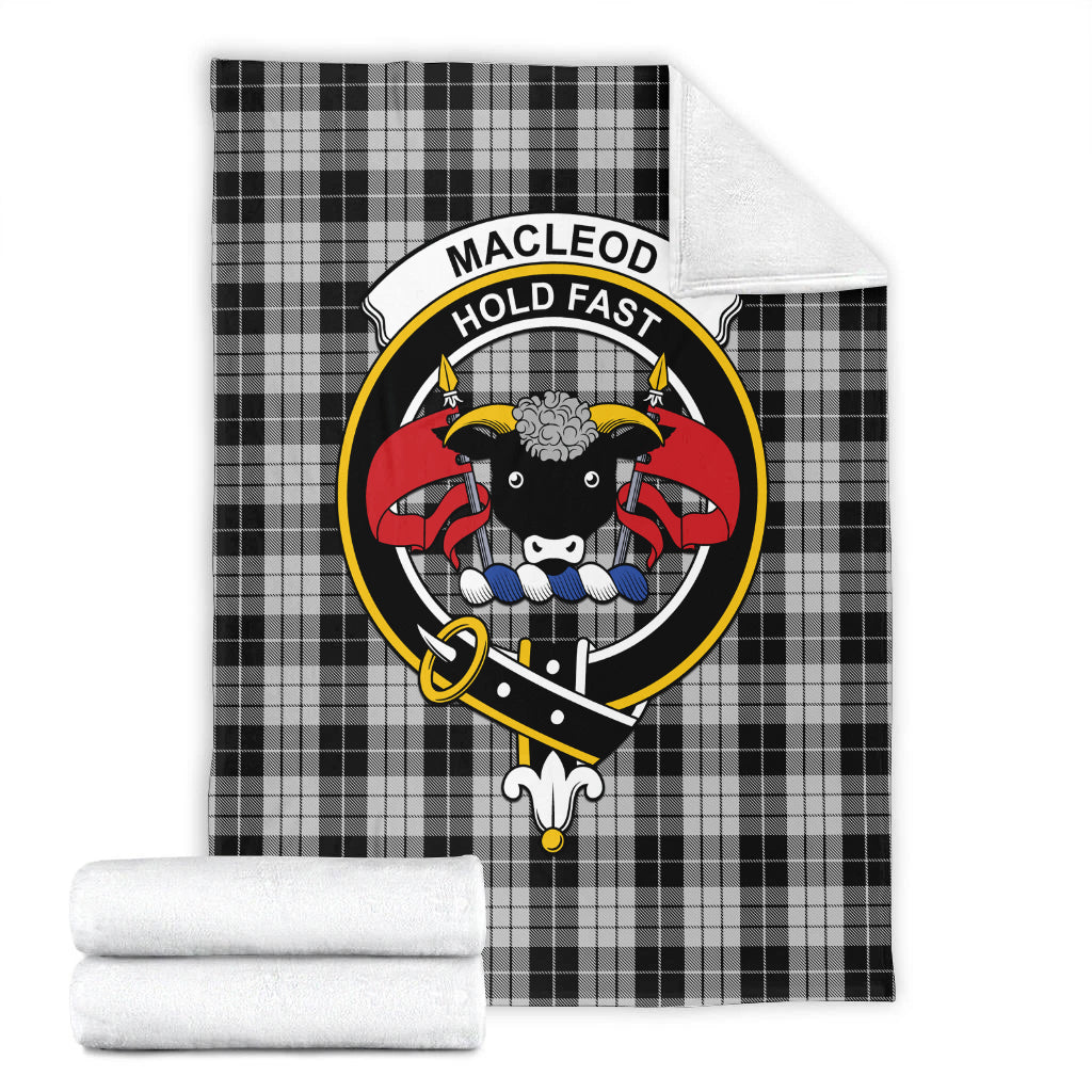 macleod-black-and-white-tartab-blanket-with-family-crest