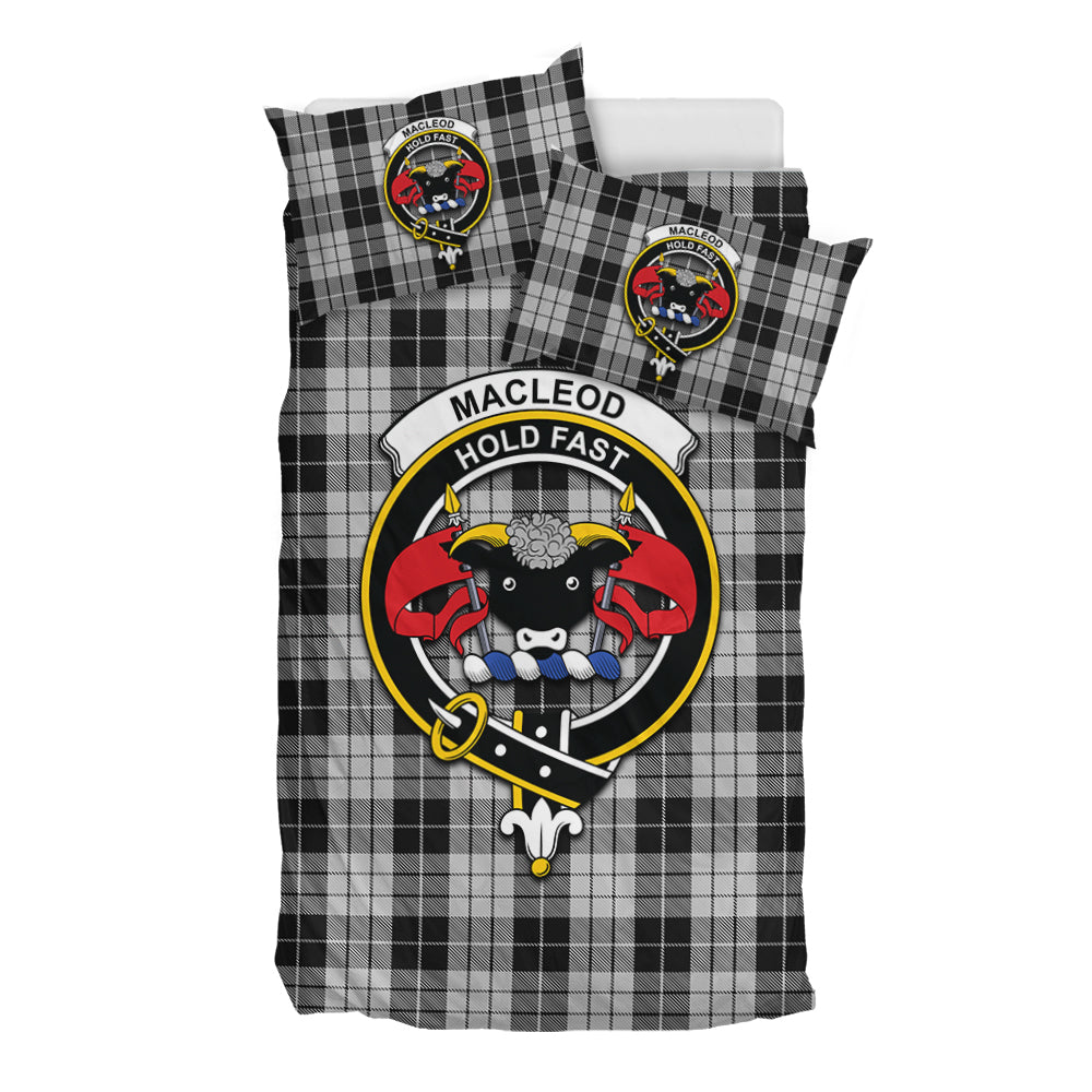 macleod-black-and-white-tartan-bedding-set-with-family-crest