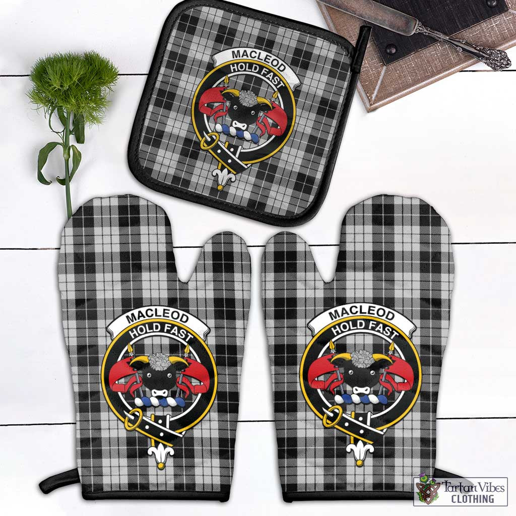 Tartan Vibes Clothing MacLeod Black and White Tartan Combo Oven Mitt & Pot-Holder with Family Crest