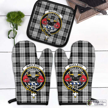 MacLeod Black and White Tartan Combo Oven Mitt & Pot-Holder with Family Crest