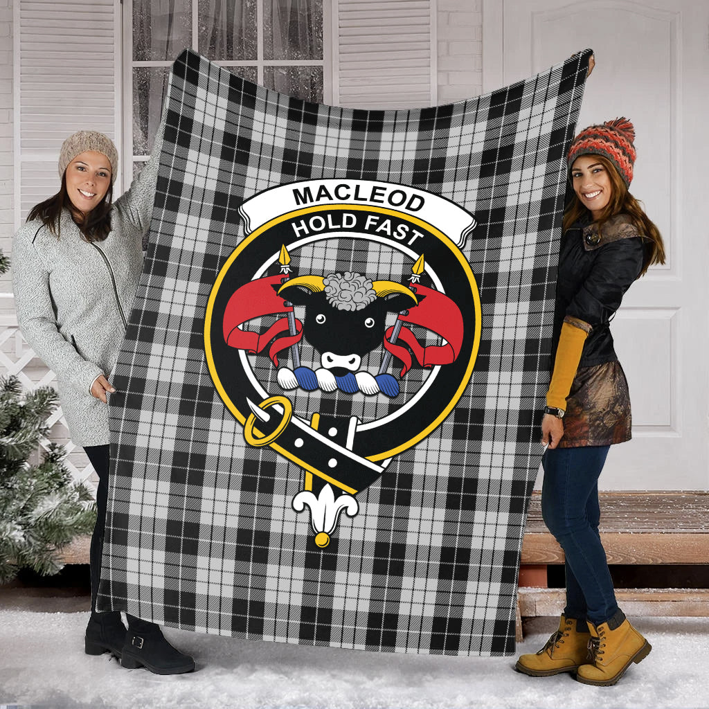 macleod-black-and-white-tartab-blanket-with-family-crest