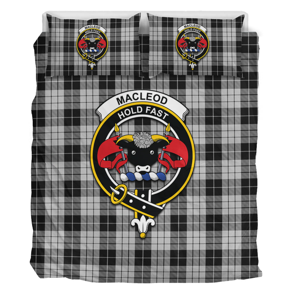 macleod-black-and-white-tartan-bedding-set-with-family-crest