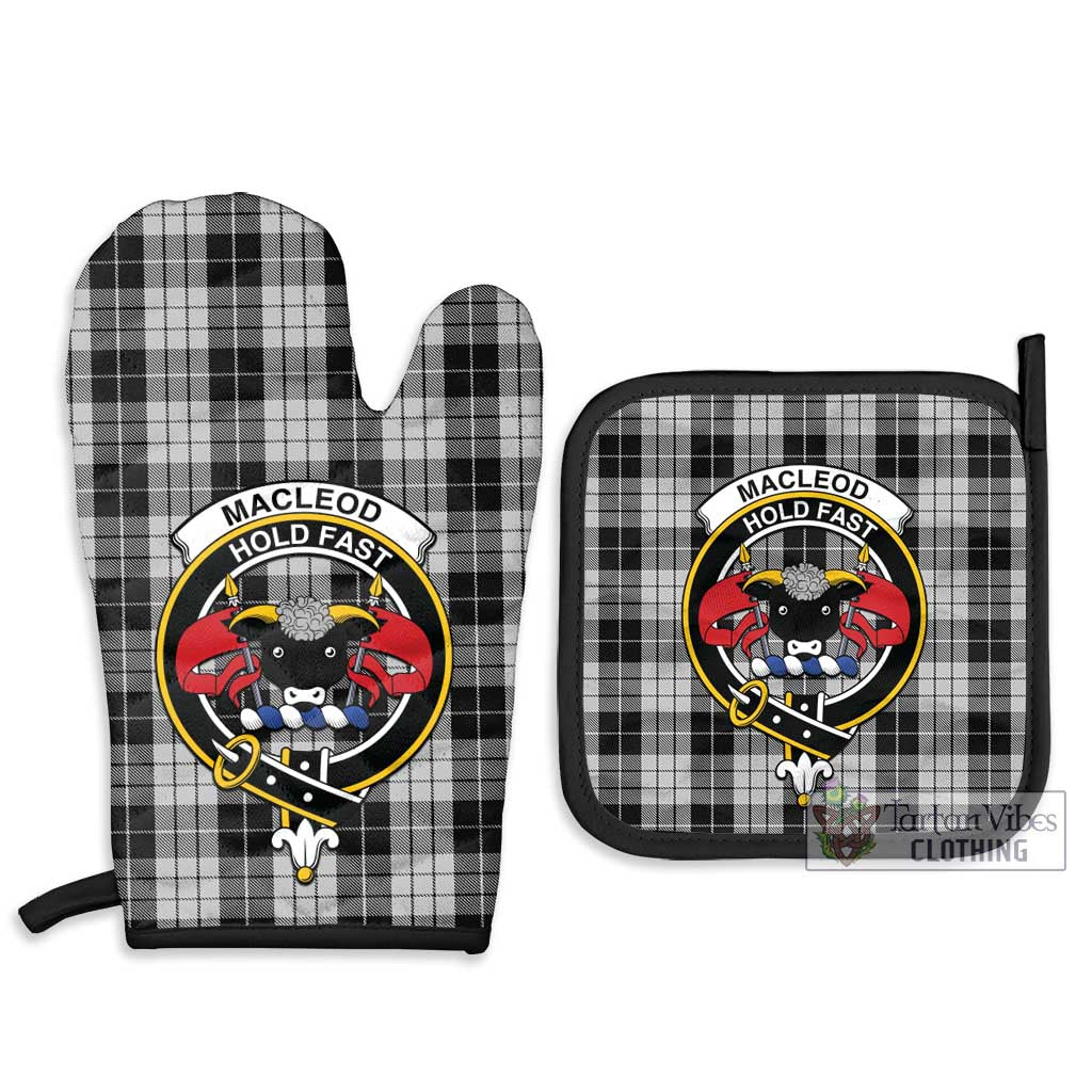 Tartan Vibes Clothing MacLeod Black and White Tartan Combo Oven Mitt & Pot-Holder with Family Crest