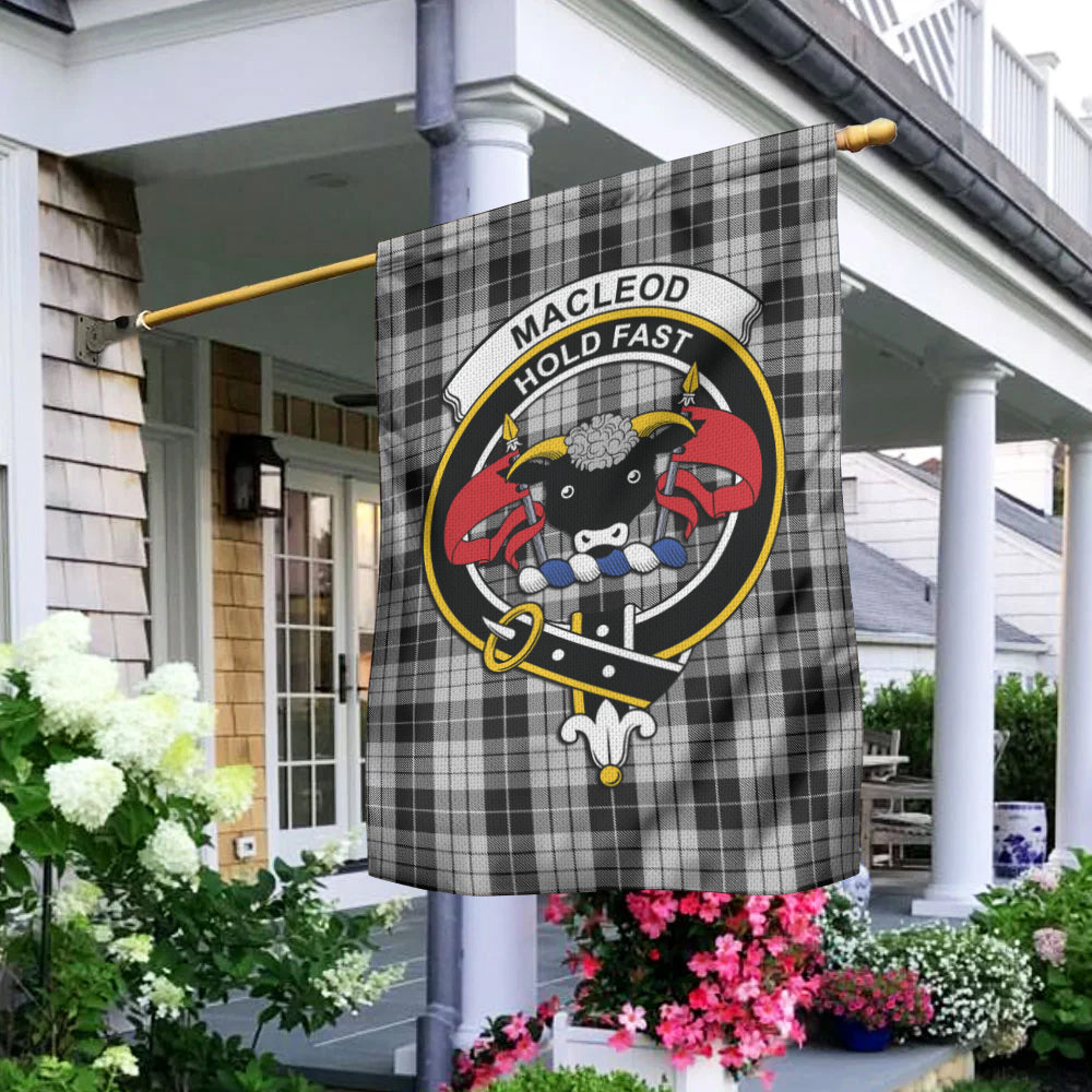 macleod-black-and-white-tartan-flag-with-family-crest