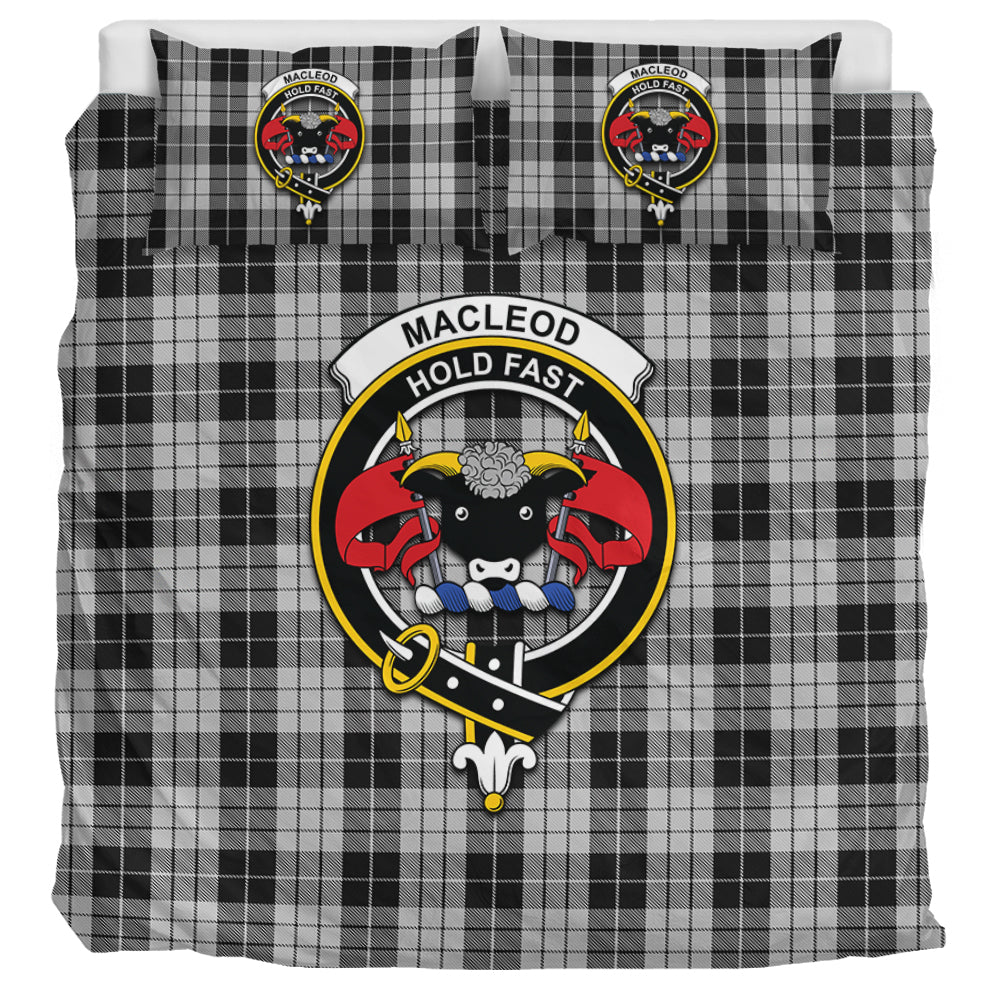 macleod-black-and-white-tartan-bedding-set-with-family-crest