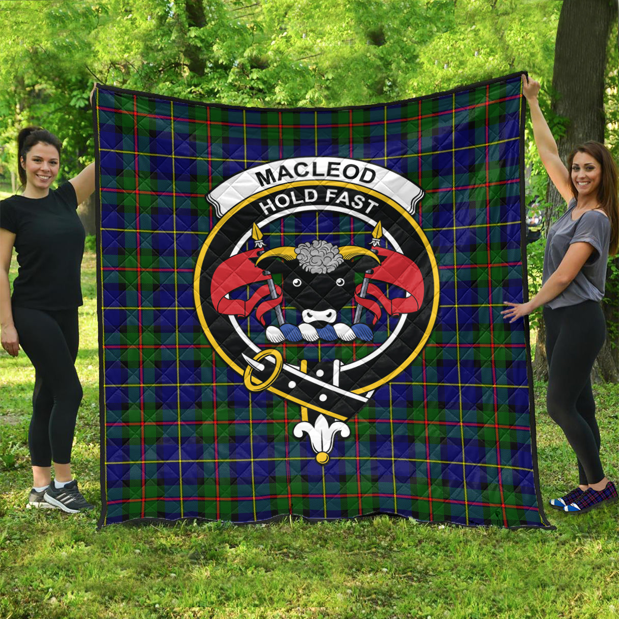 macleod-of-harris-modern-tartan-quilt-with-family-crest