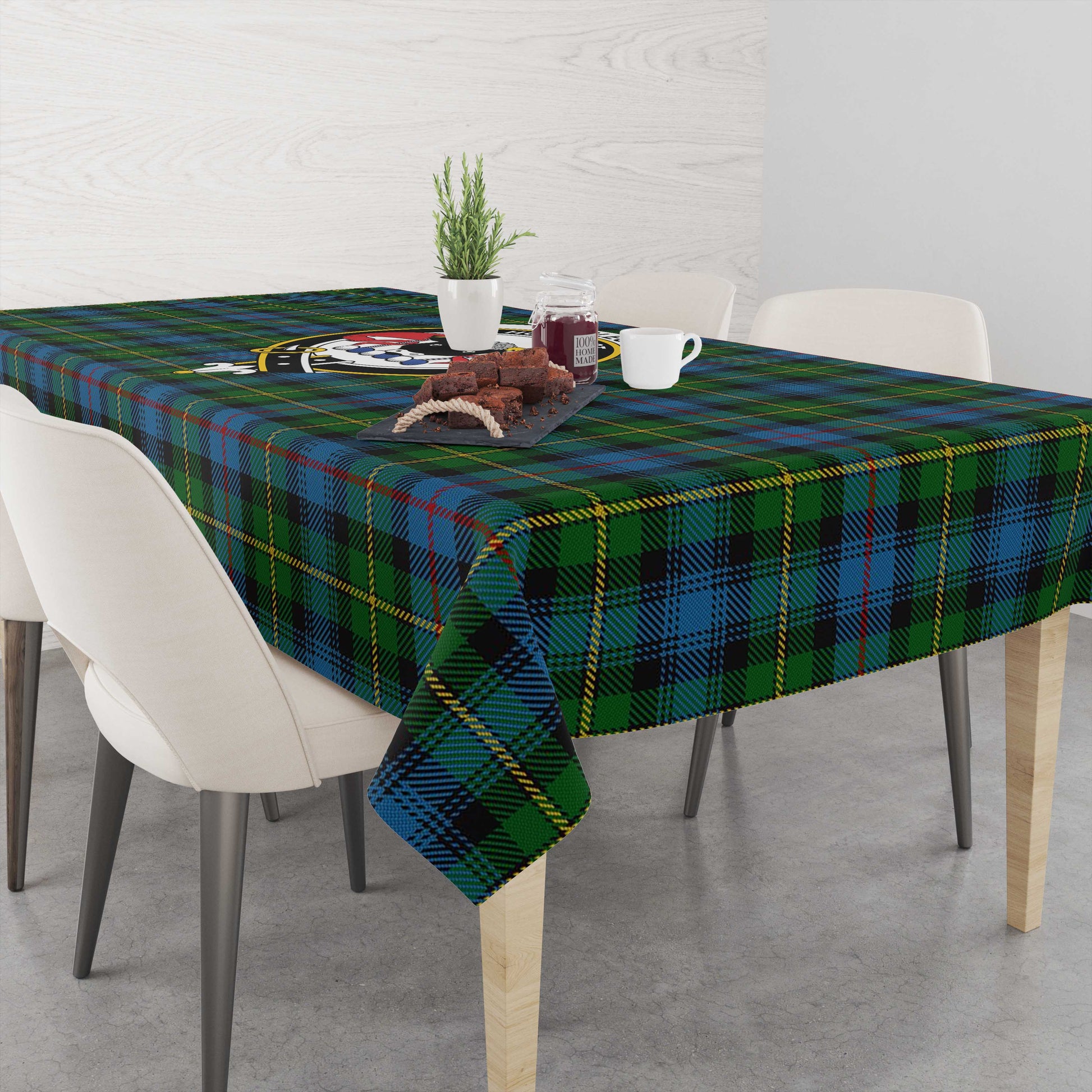 macleod-of-skye-tatan-tablecloth-with-family-crest