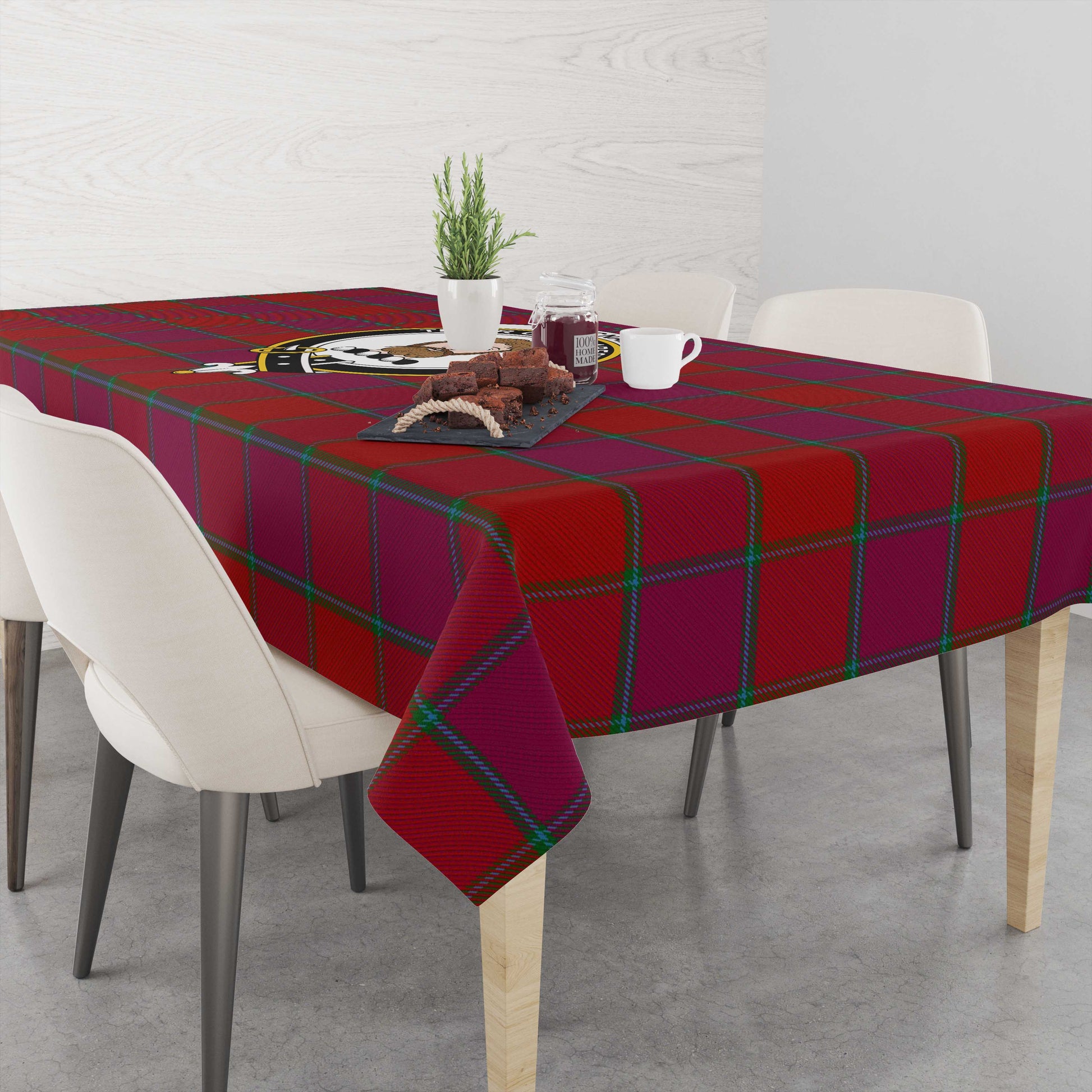 macnab-old-tatan-tablecloth-with-family-crest