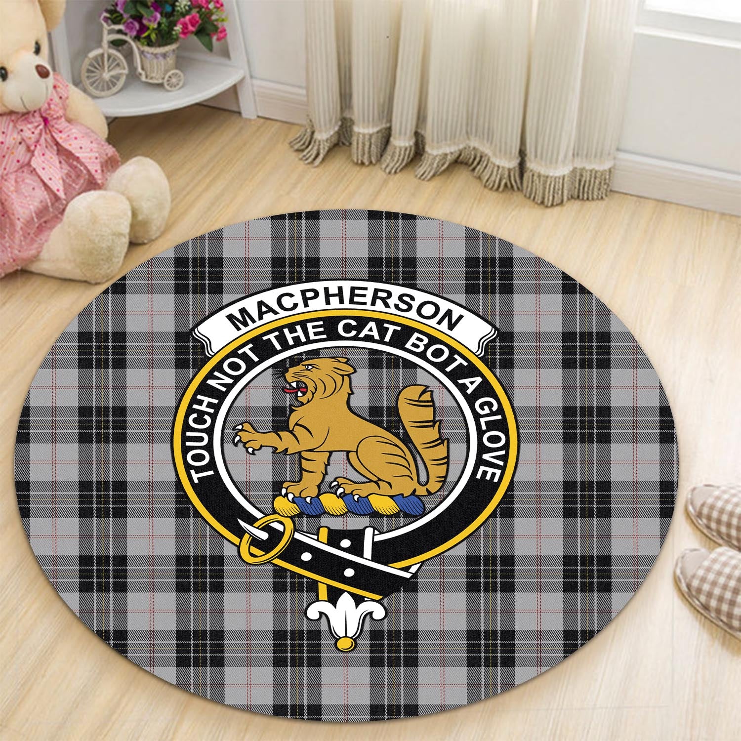 macpherson-dress-tartan-round-rug-with-family-crest