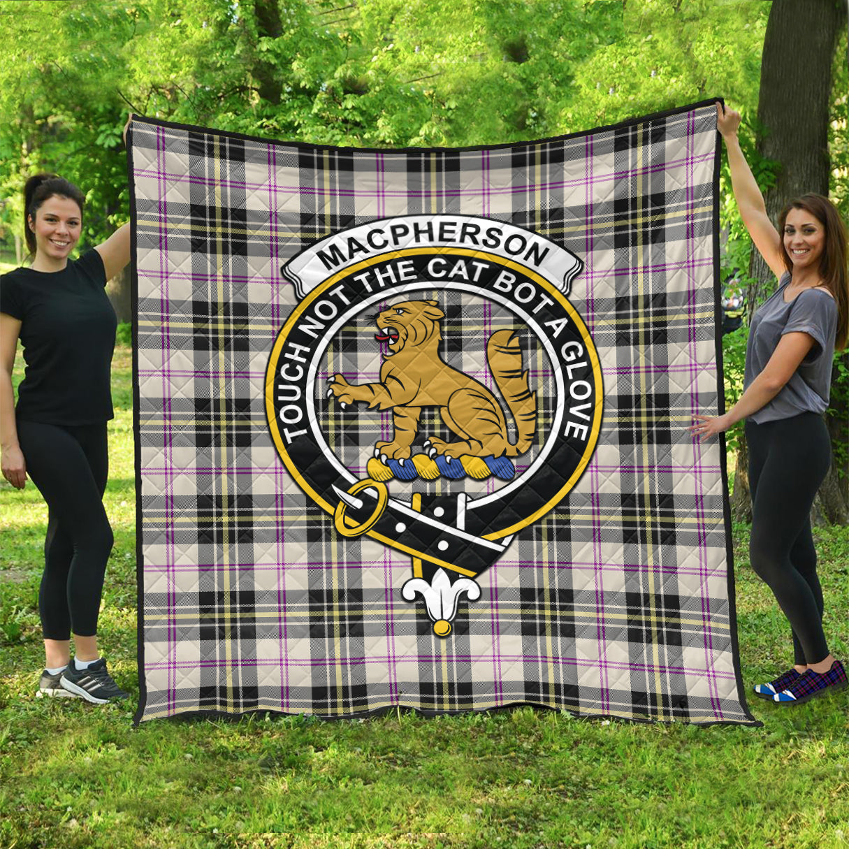 macpherson-dress-ancient-tartan-quilt-with-family-crest