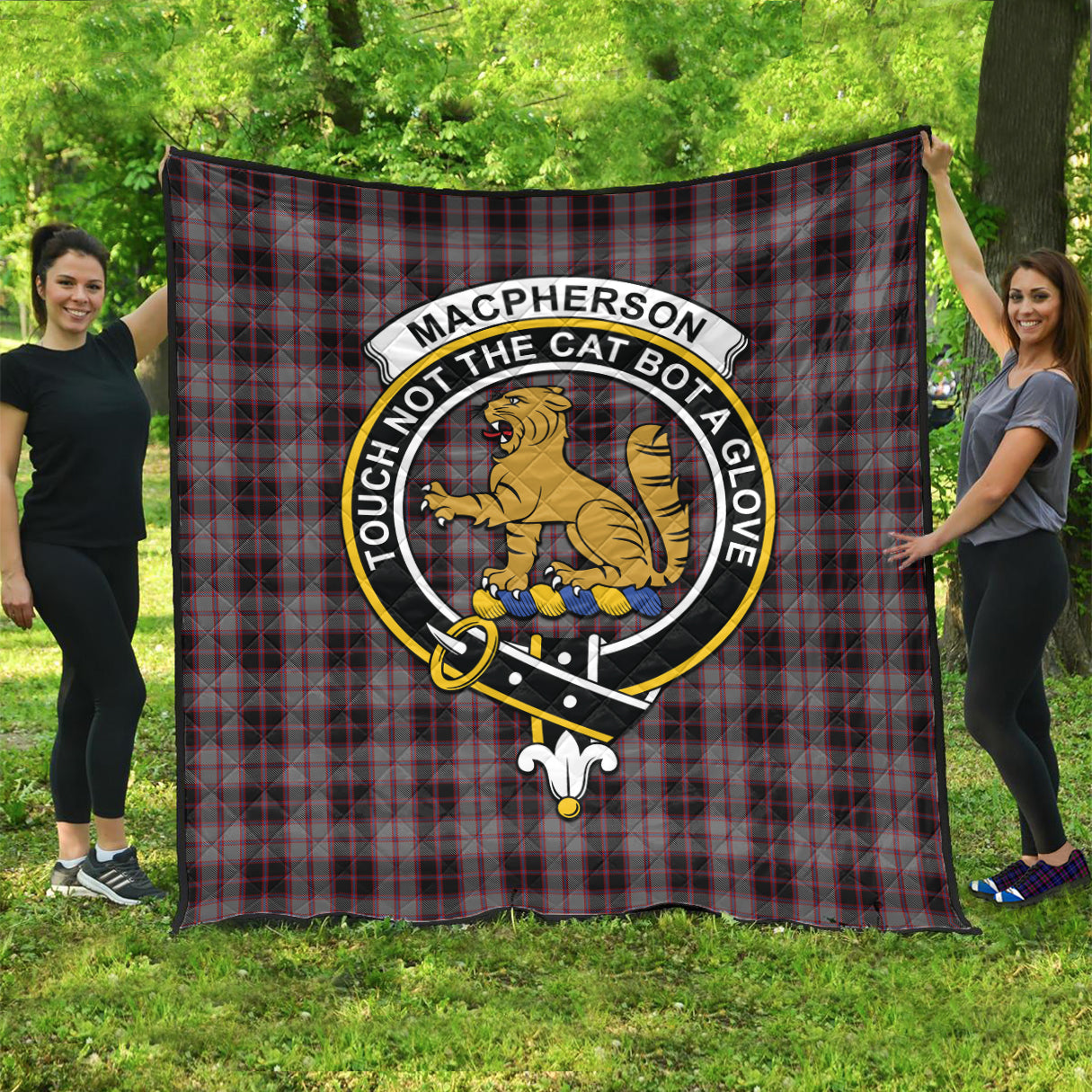 macpherson-hunting-tartan-quilt-with-family-crest