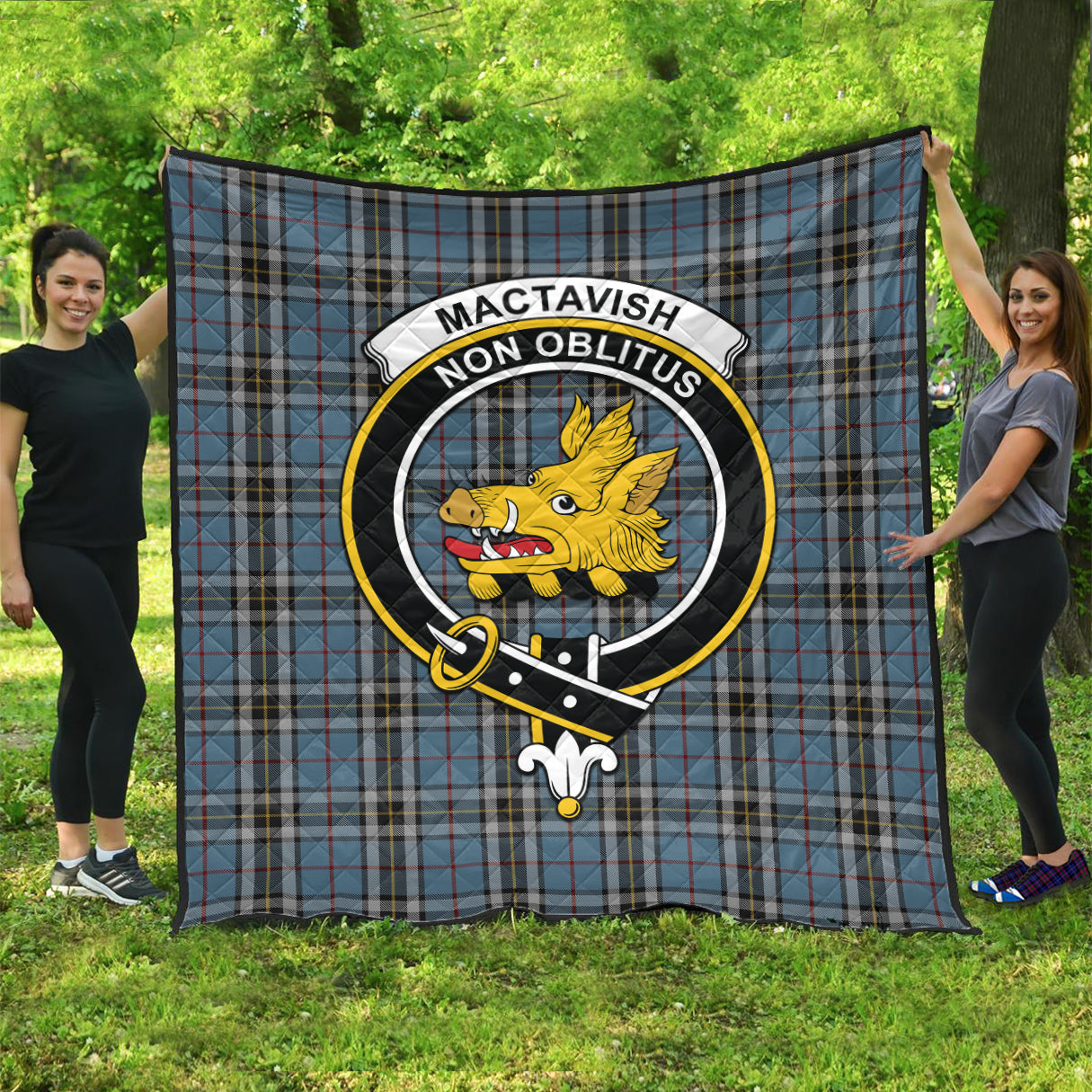 mactavish-dress-tartan-quilt-with-family-crest