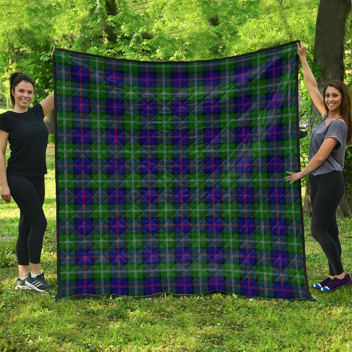 macthomas-modern-tartan-quilt