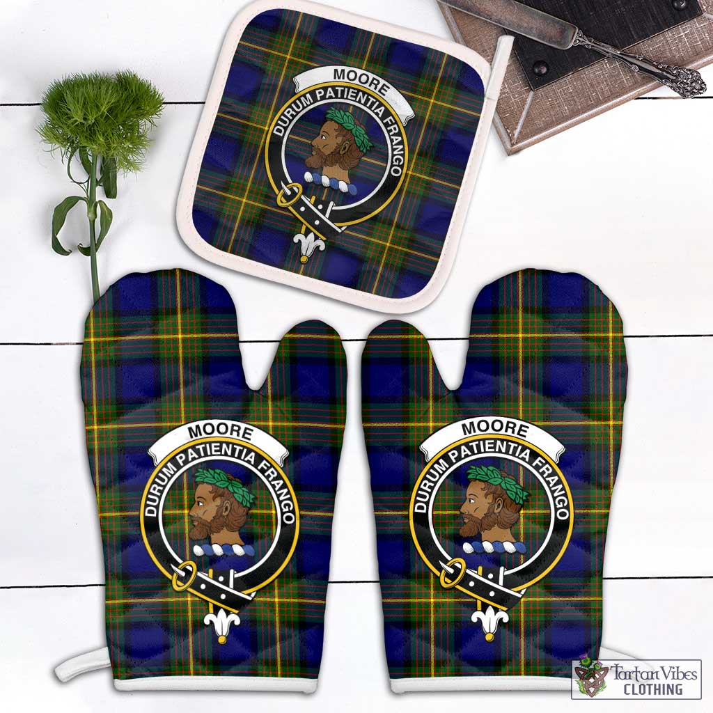 Tartan Vibes Clothing Moore Tartan Combo Oven Mitt & Pot-Holder with Family Crest