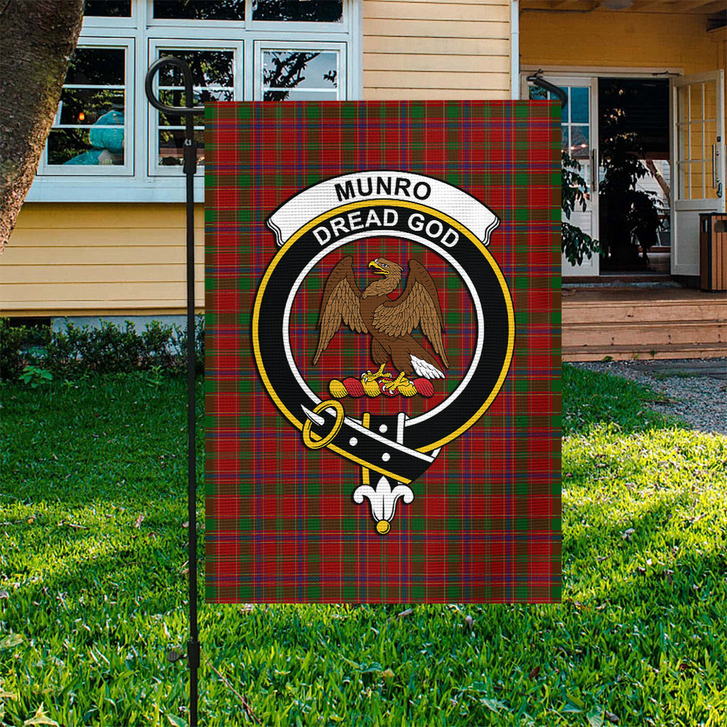 Munro (Monroe) Tartan Flag with Family Crest - Tartan Vibes Clothing