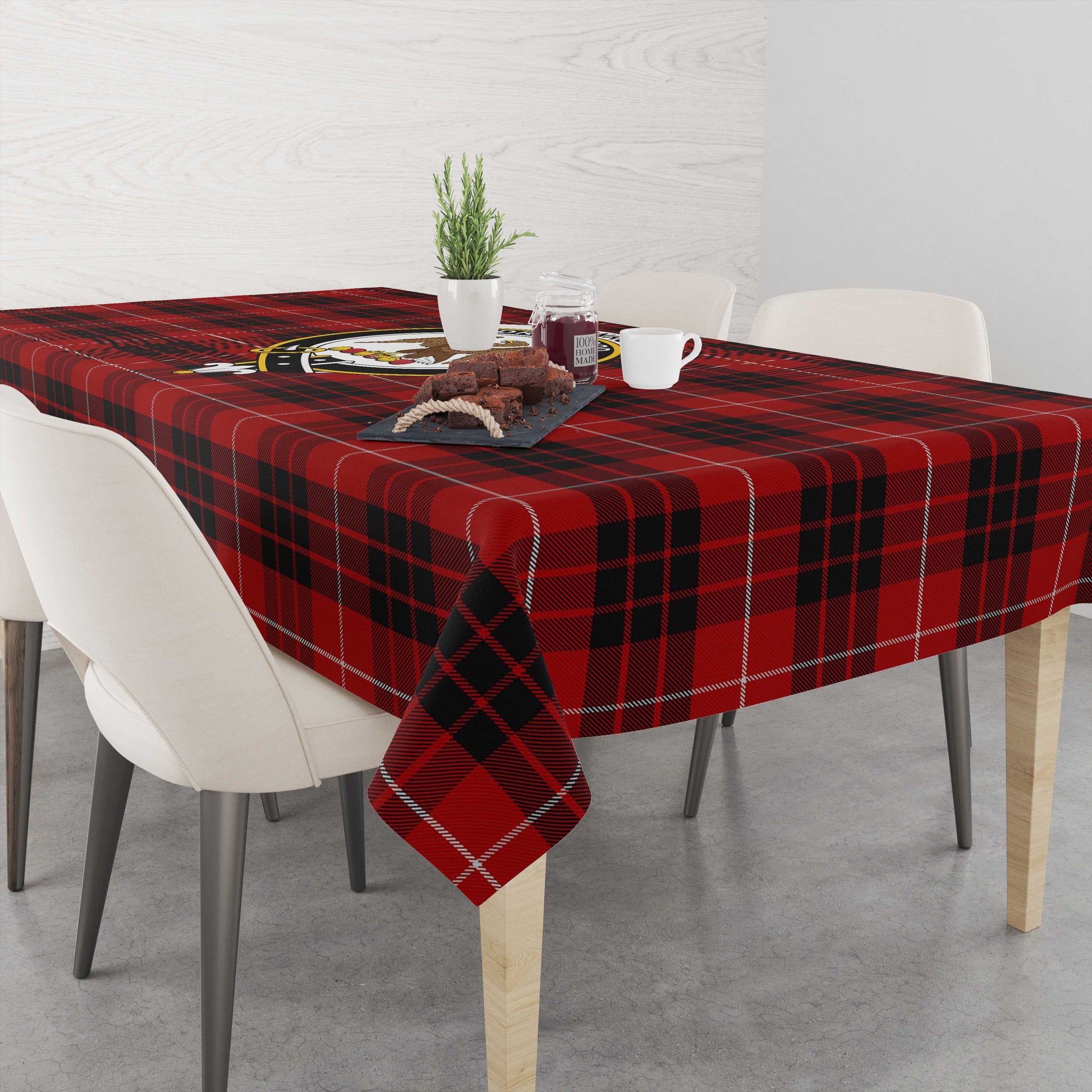 munro-black-and-red-tatan-tablecloth-with-family-crest