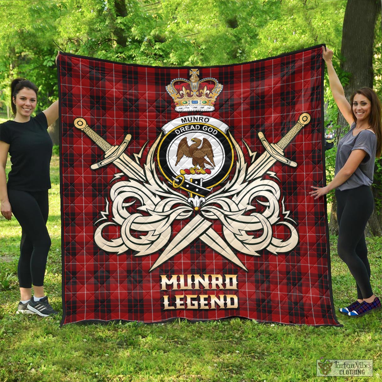 Tartan Vibes Clothing Munro Black and Red Tartan Quilt with Clan Crest and the Golden Sword of Courageous Legacy