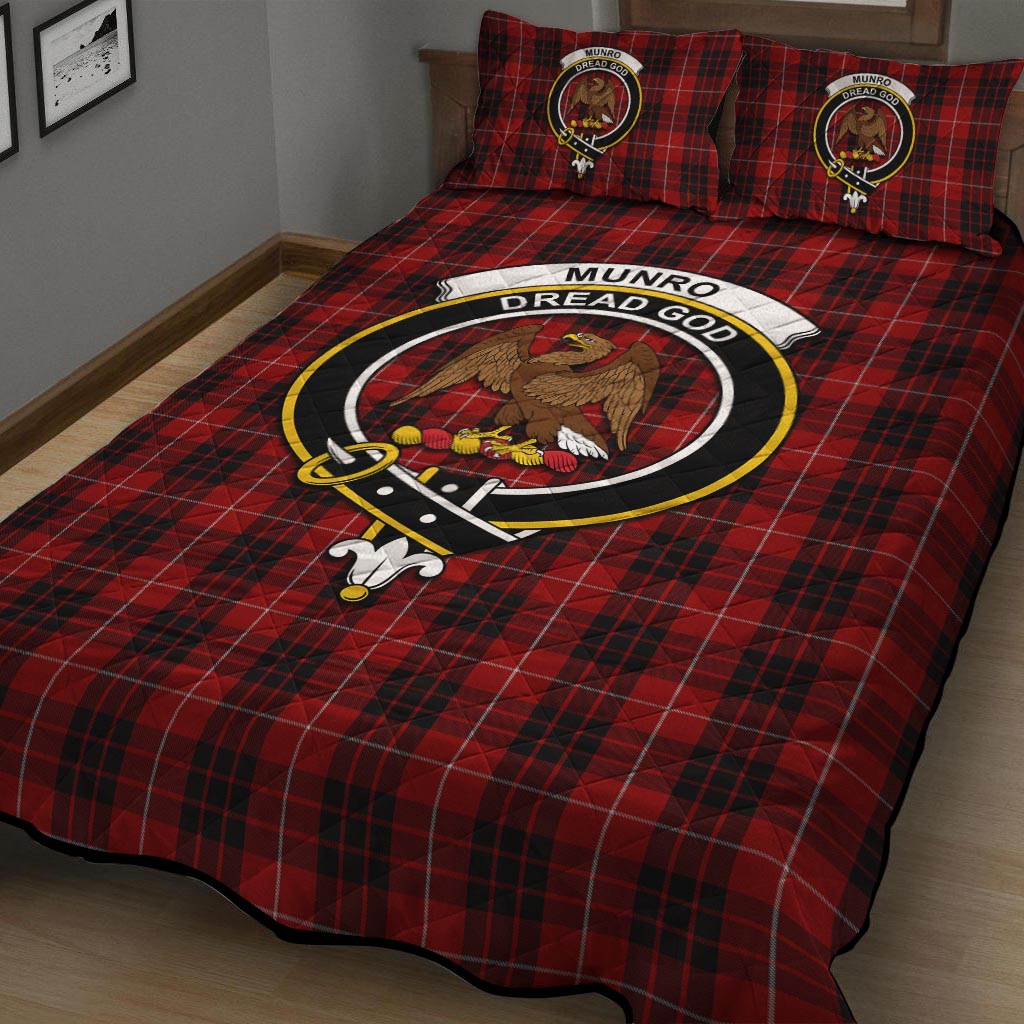 Munro Black and Red Tartan Quilt Bed Set with Family Crest - Tartan Vibes Clothing