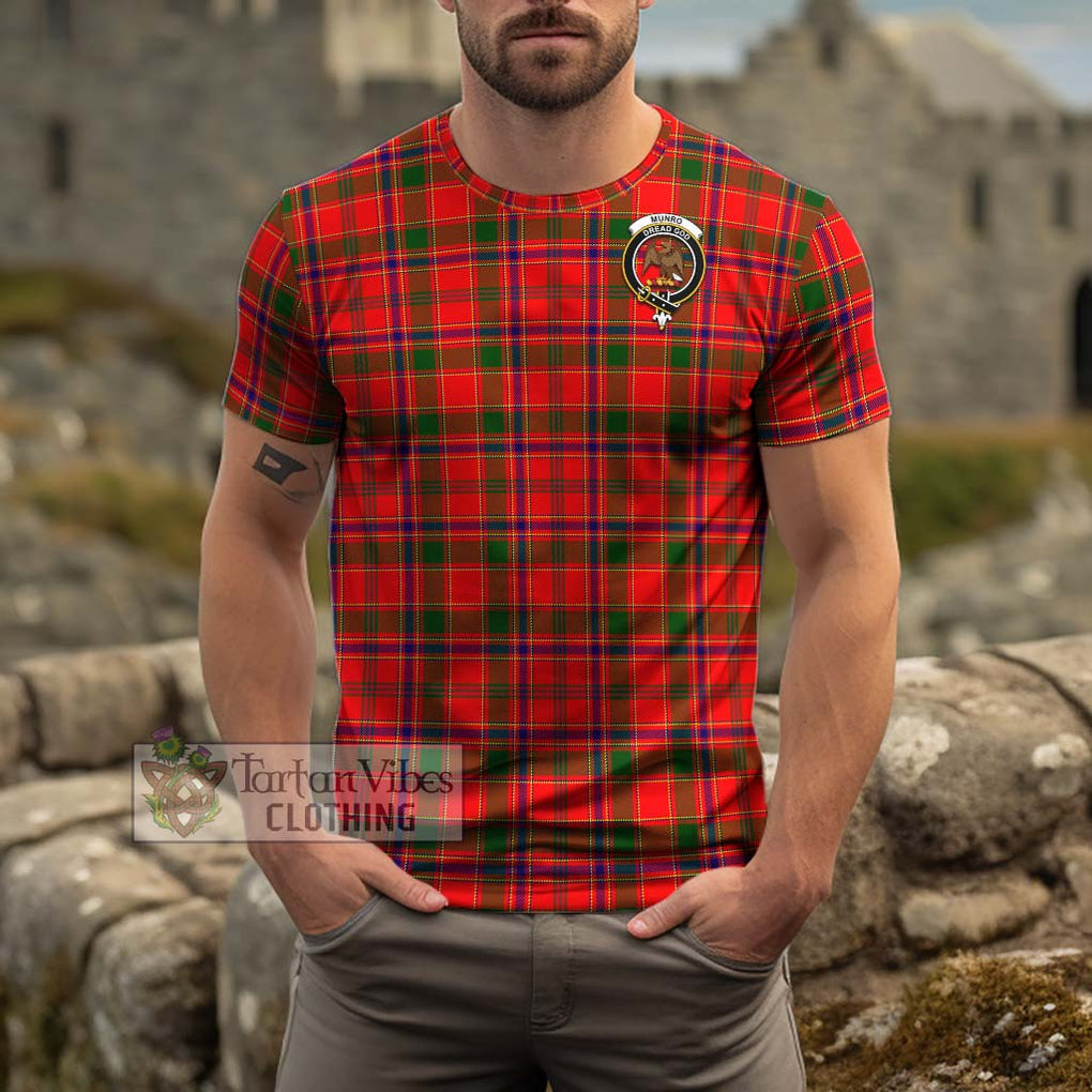 Munro Modern Tartan Cotton T-Shirt with Family Crest Men's Shirt - Tartanvibesclothing Shop