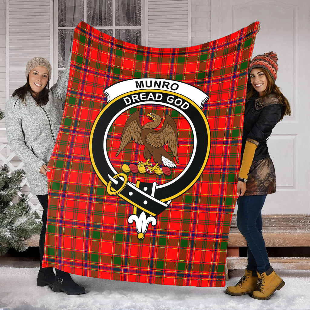 munro-modern-tartab-blanket-with-family-crest