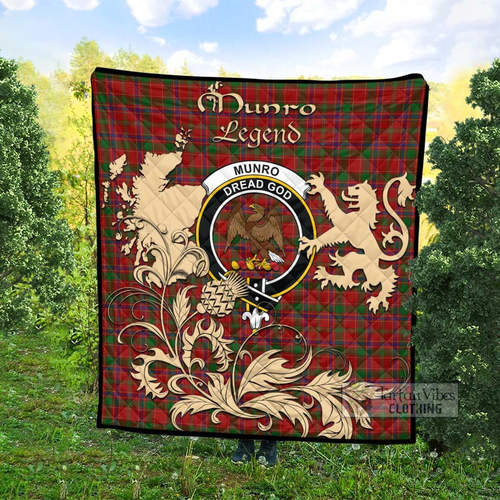 Tartan Vibes Clothing Munro (Monroe) Tartan Quilt with Family Crest and Scottish Symbol Style