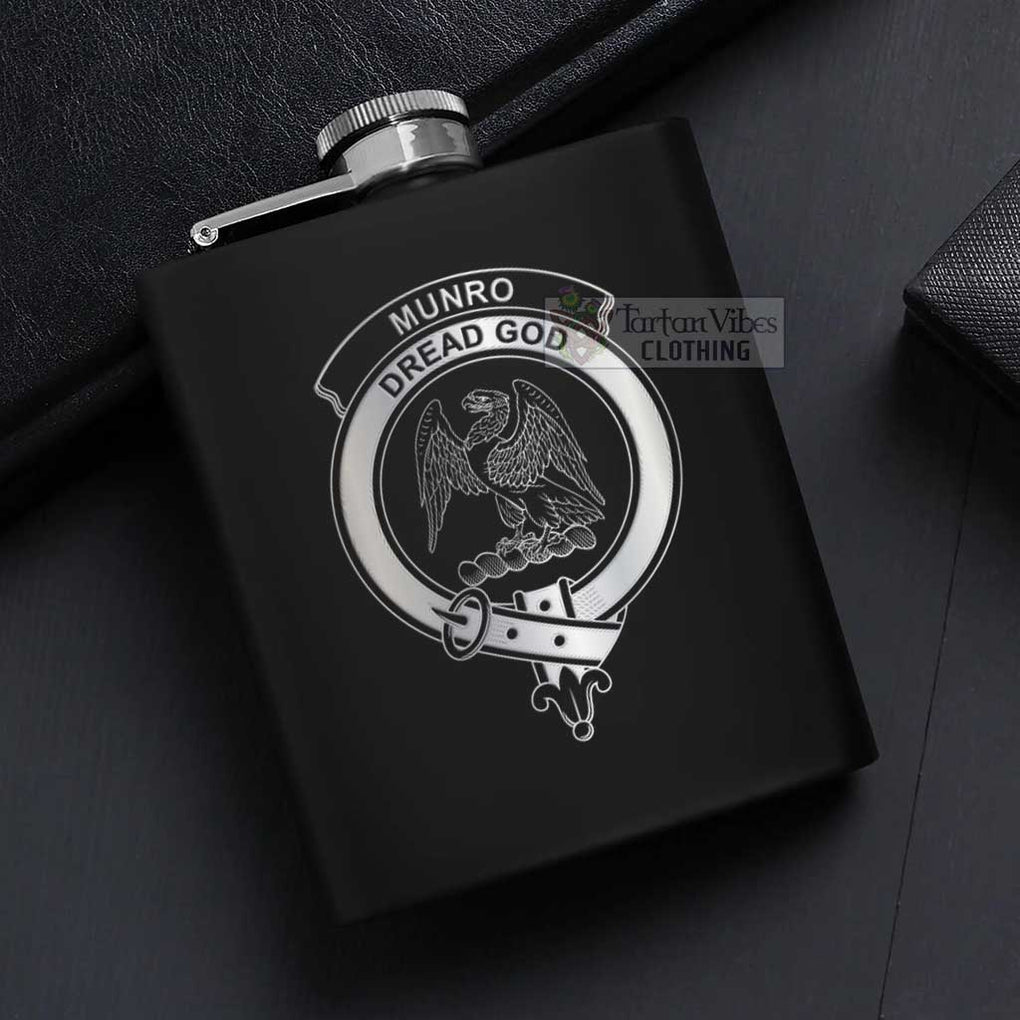 Munro (Monroe) Crest Hip Flask Set 7oz Black Stainless Steel with A Gift Box - 2D-tartanvibesclothing