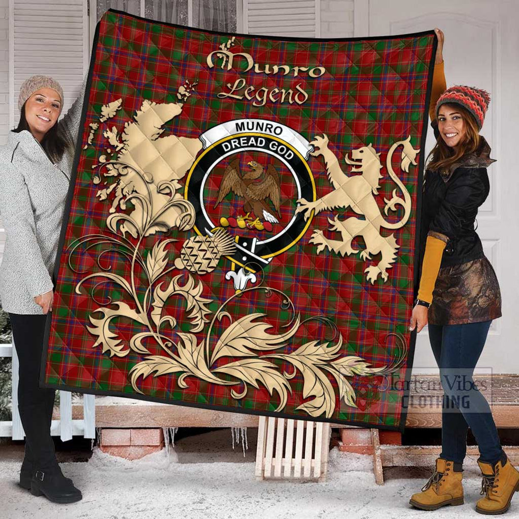 Tartan Vibes Clothing Munro (Monroe) Tartan Quilt with Family Crest and Scottish Symbol Style