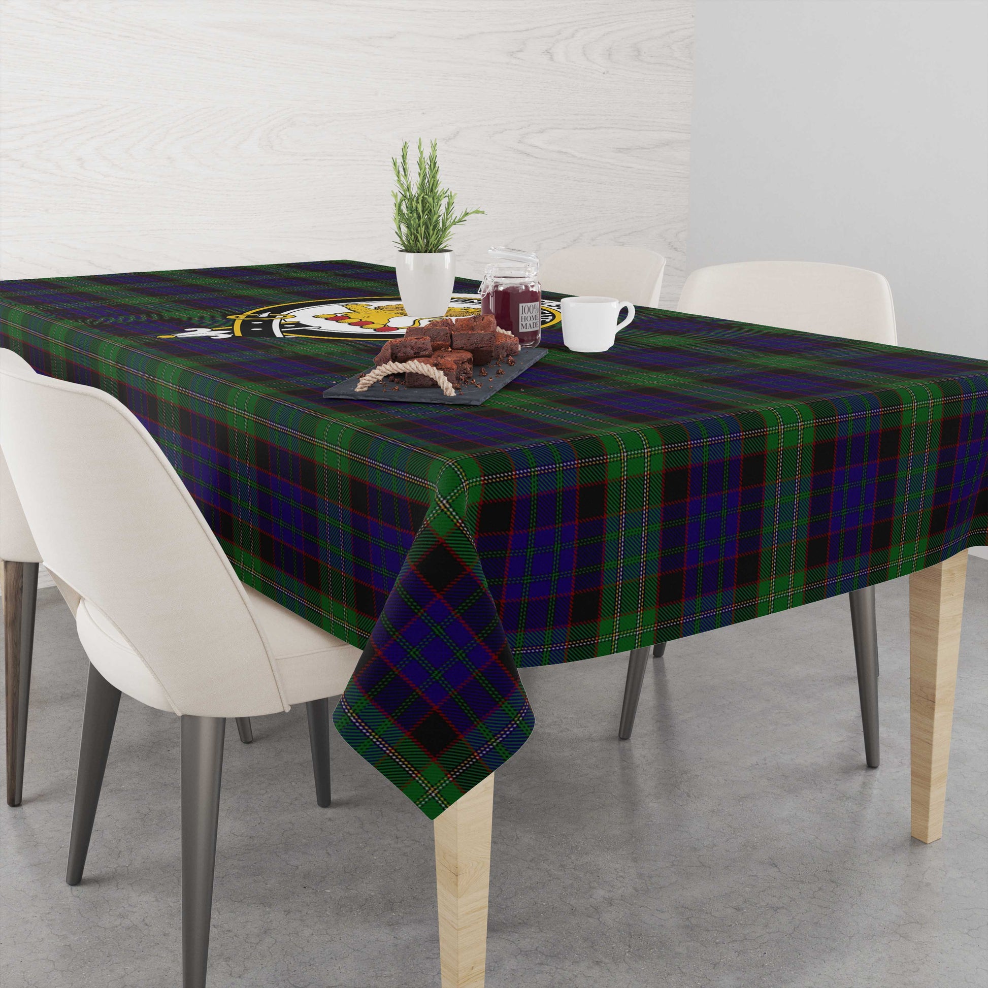 nicolson-green-hunting-tatan-tablecloth-with-family-crest