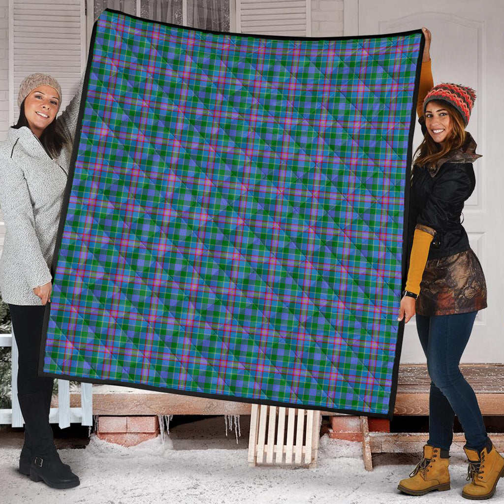 pitcairn-hunting-tartan-quilt