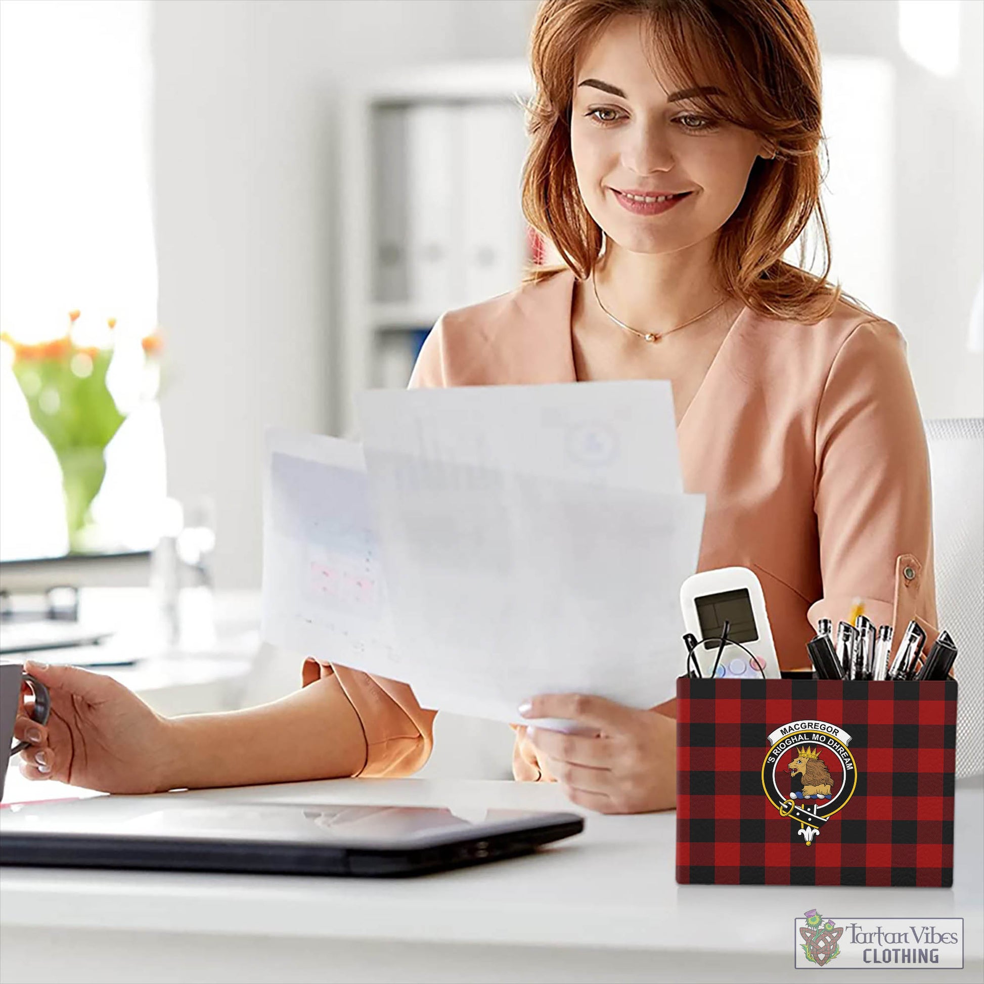 Tartan Vibes Clothing Rob Roy Macgregor Tartan Pen Holder with Family Crest