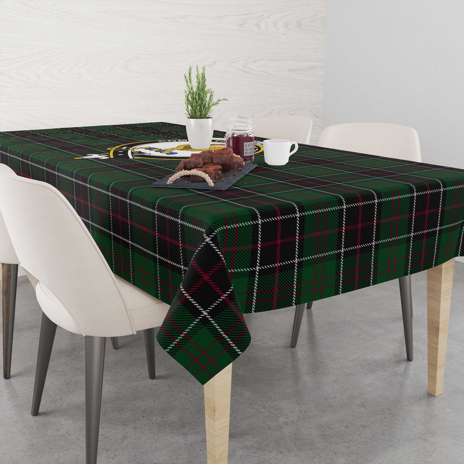 sinclair-hunting-tatan-tablecloth-with-family-crest