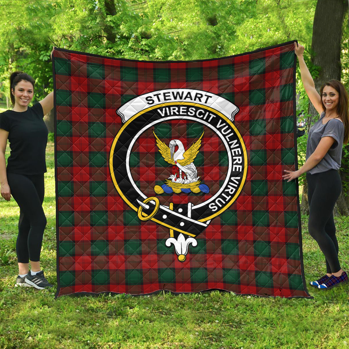 stewart-of-atholl-tartan-quilt-with-family-crest