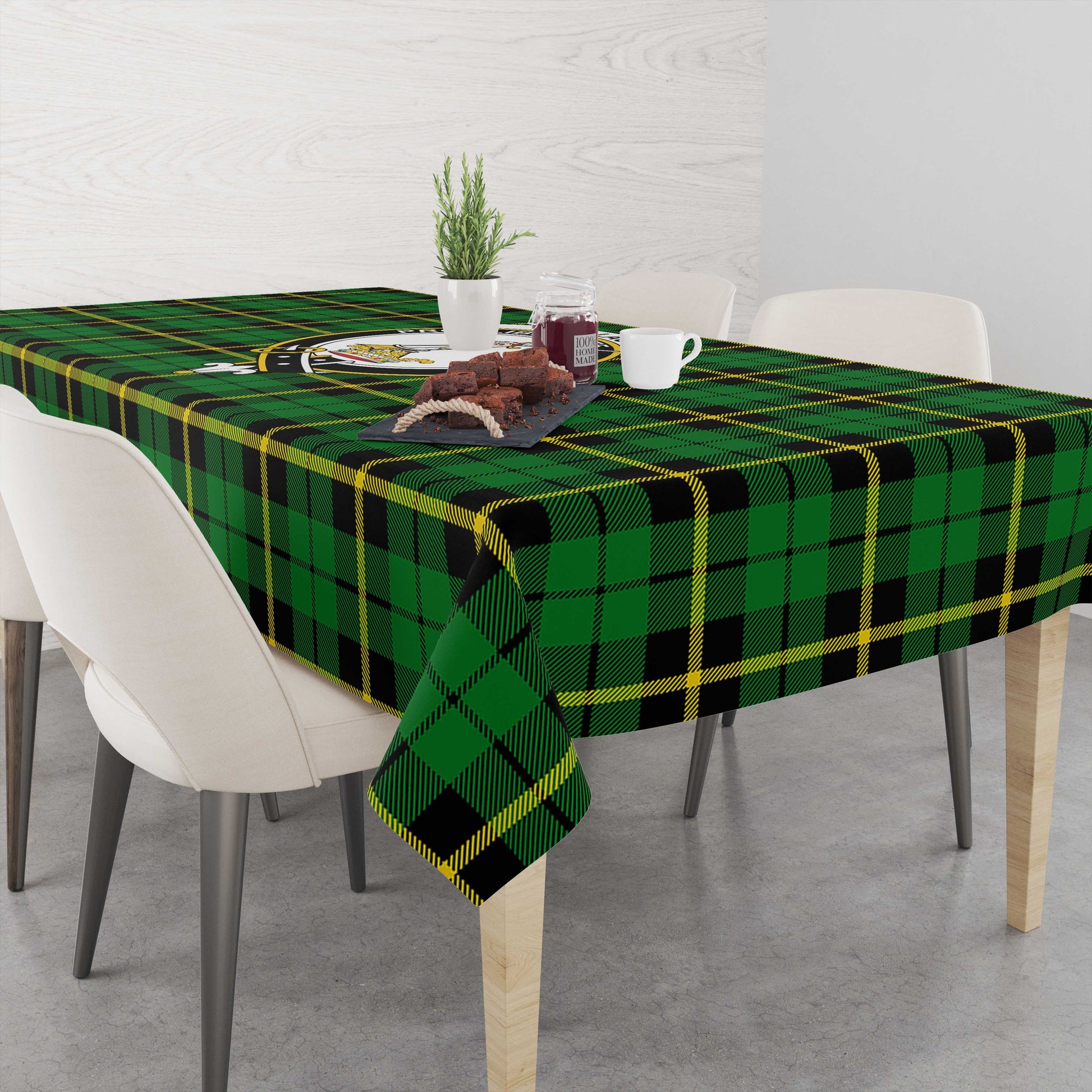 wallace-hunting-green-tatan-tablecloth-with-family-crest