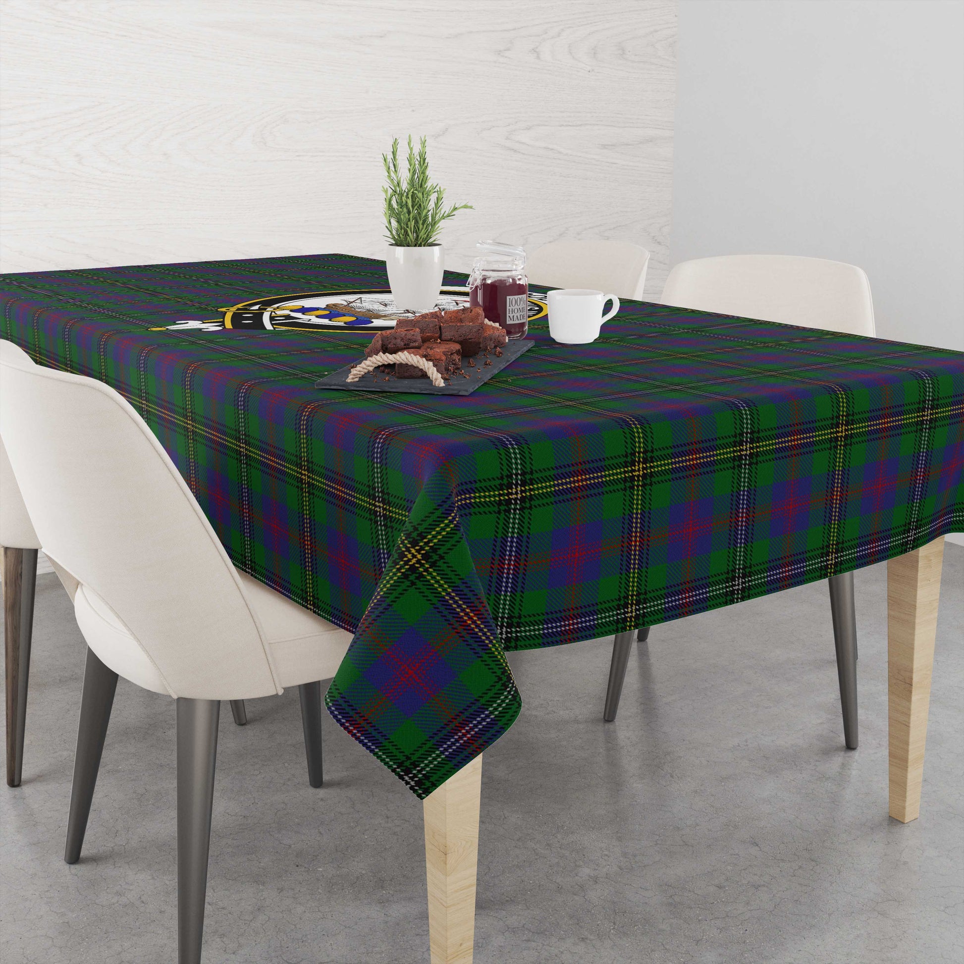 wood-tatan-tablecloth-with-family-crest